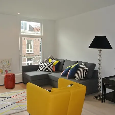 Apartment Van Gogh